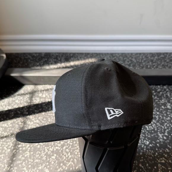 NY Yankees Fitted - Picture 2 of 4